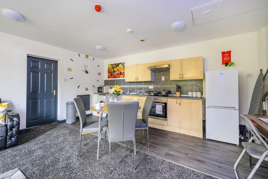-F5Gh- For Relaxed & Cosy Stay, Free Parking, Wifi Leeds  Exterior foto